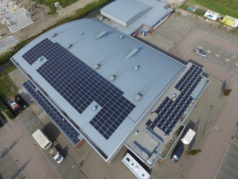 Zonnepanelen sporthal De Tulp