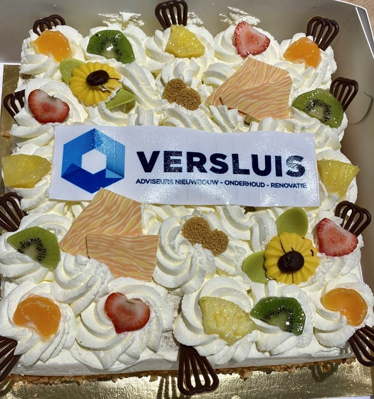 Taart voor de prachtige opgeknapte scholen